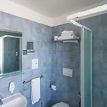 Class Hotel