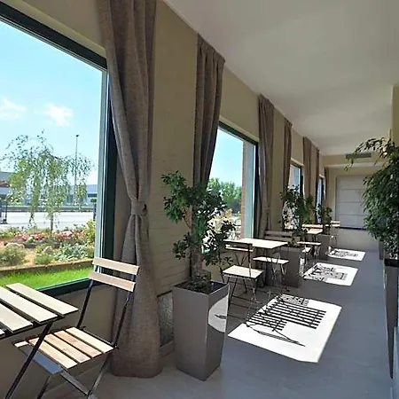 Class Hotel